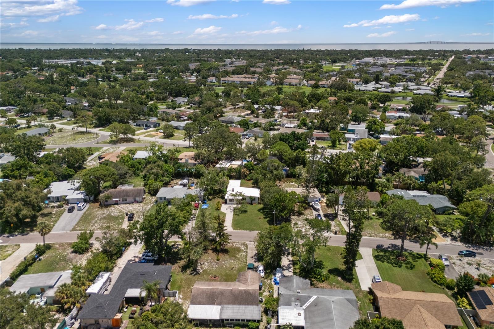 Listing photo id 34 for 2120 Bonita Way S