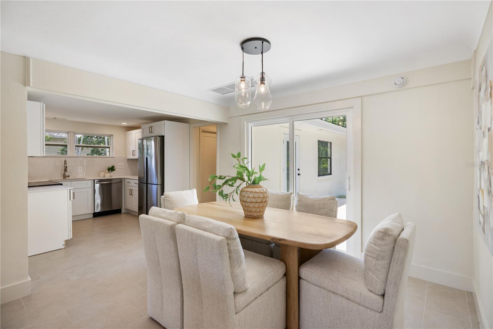 Listing photo id 5 for 2120 Bonita Way S