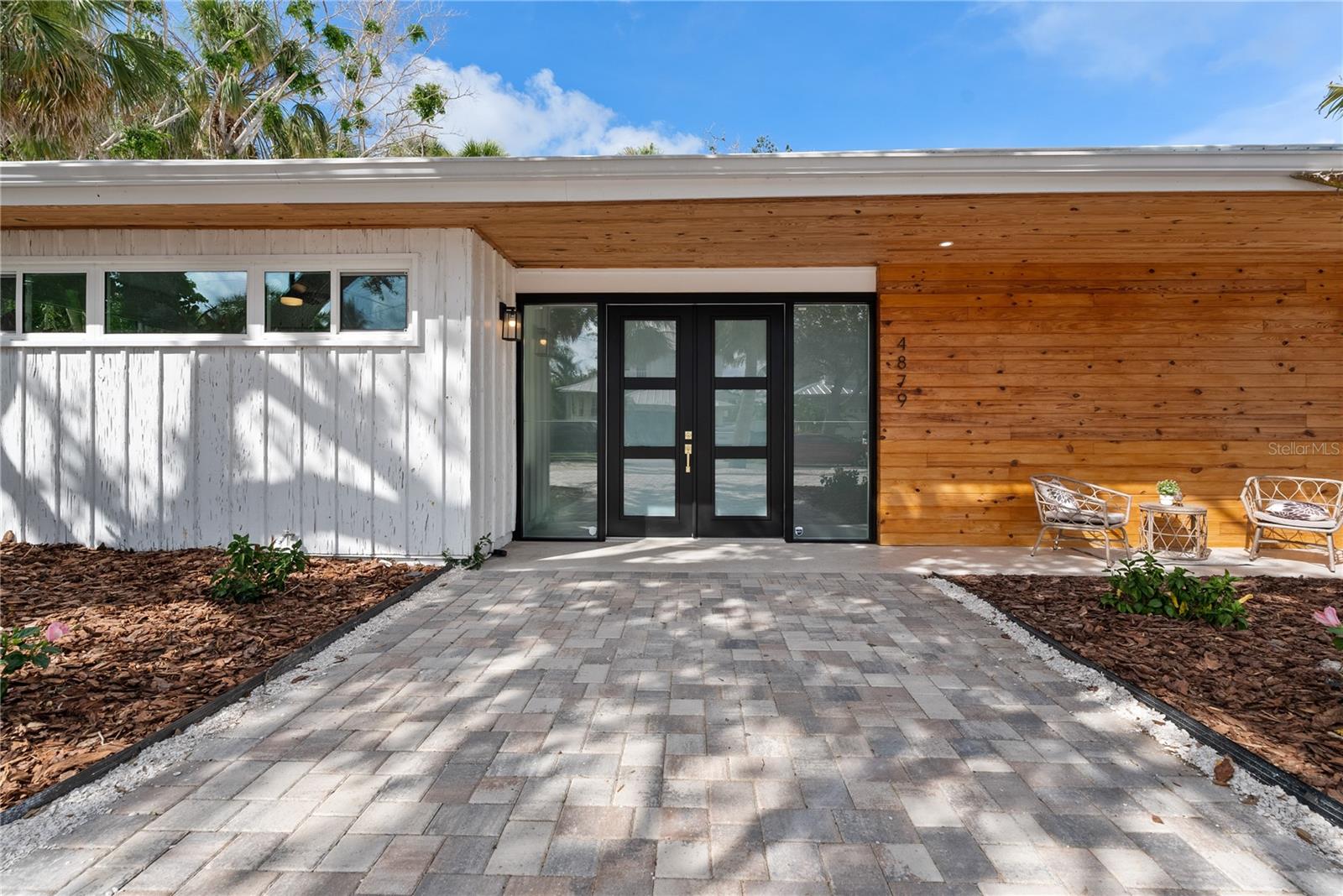 Image 4 of 41 For 4879 Commonwealth Drive