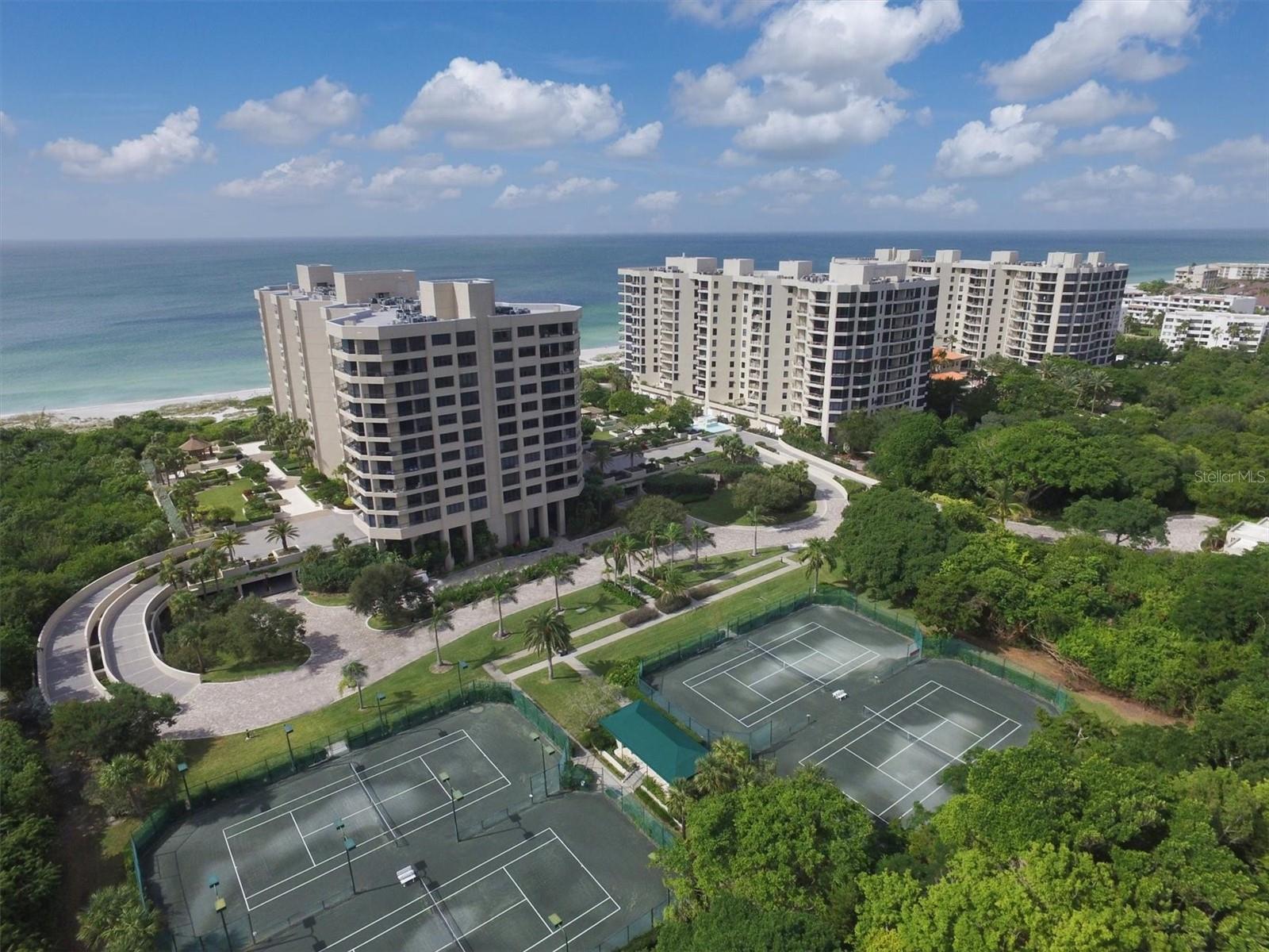 Image 2 of 44 For 1211 Gulf Of Mexico Drive 1005