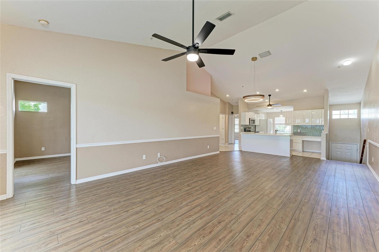 Image 12 of 51 For 6618 Pineview Terrace 6618
