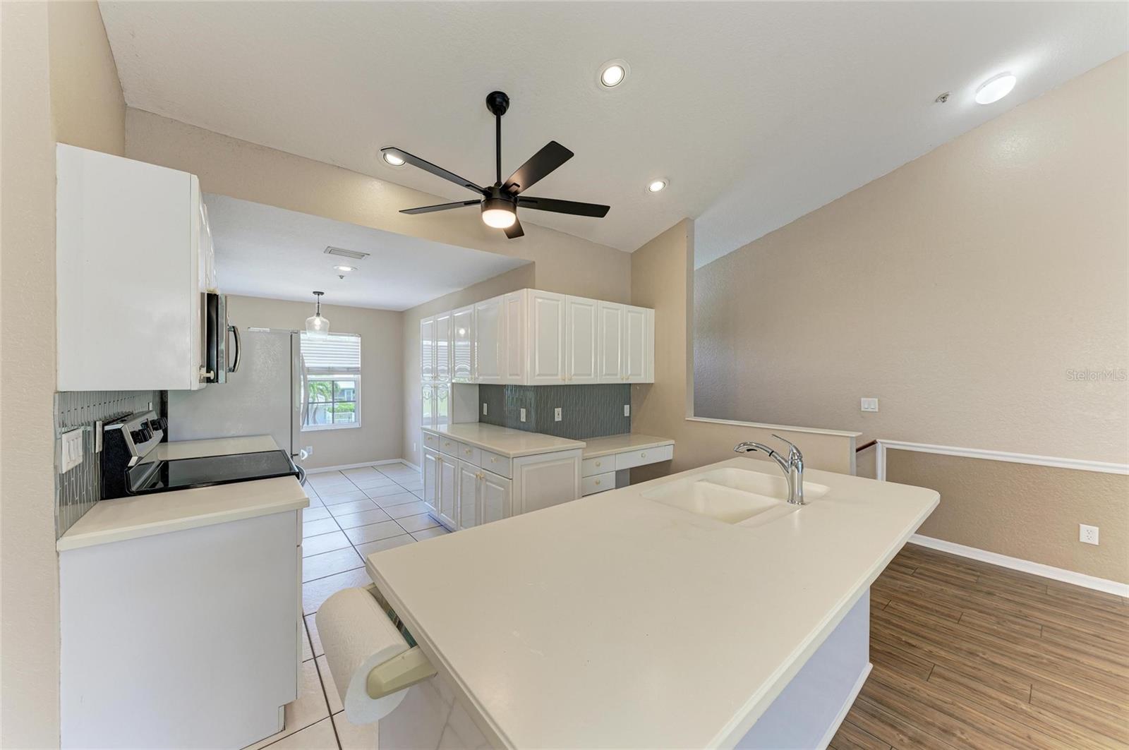 Image 16 of 51 For 6618 Pineview Terrace 6618