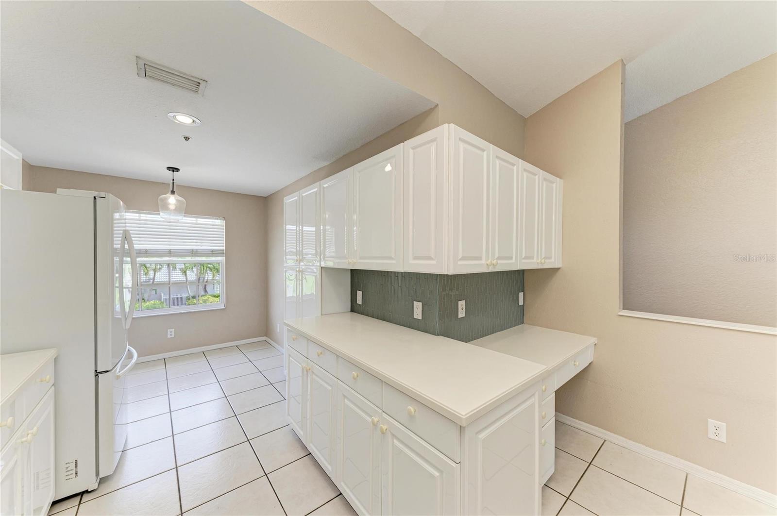 Image 17 of 51 For 6618 Pineview Terrace 6618
