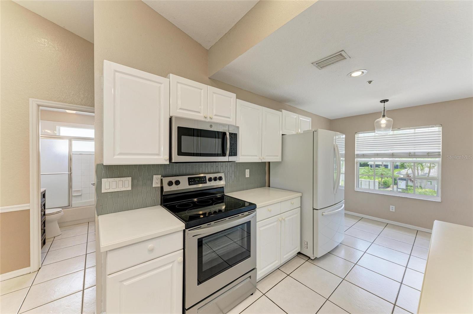 Image 18 of 51 For 6618 Pineview Terrace 6618