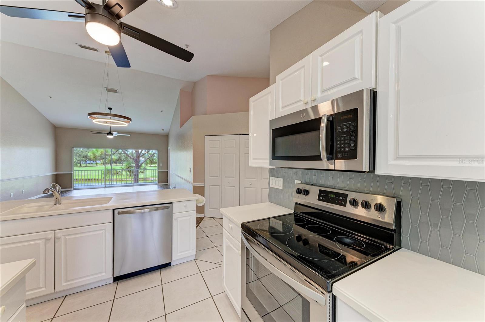 Image 21 of 51 For 6618 Pineview Terrace 6618