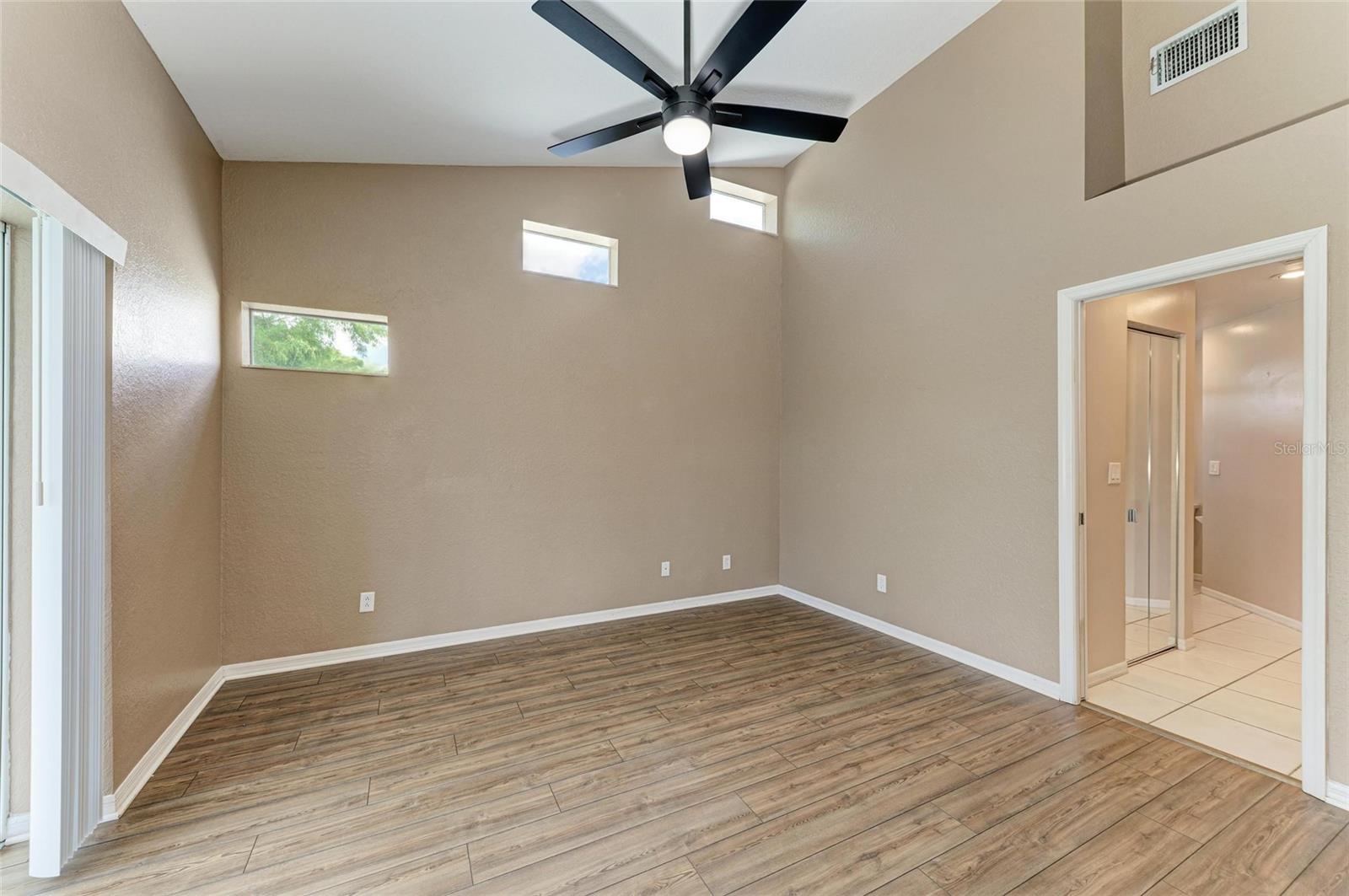 Image 23 of 51 For 6618 Pineview Terrace 6618