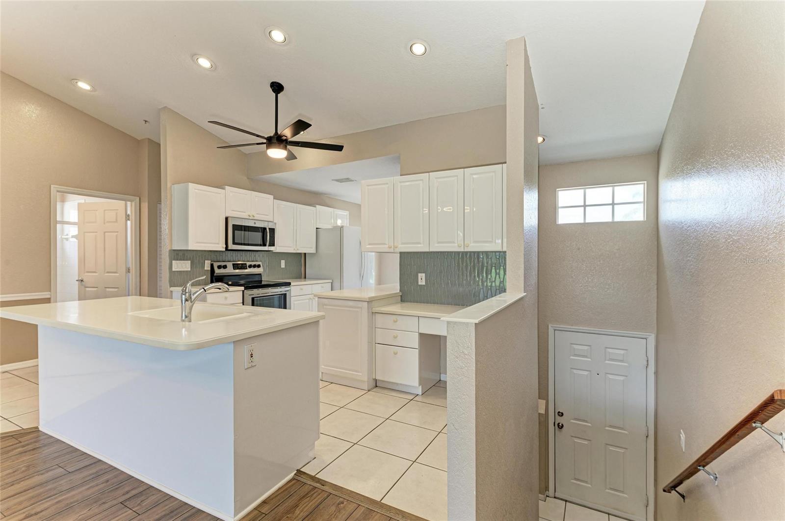Image 3 of 51 For 6618 Pineview Terrace 6618