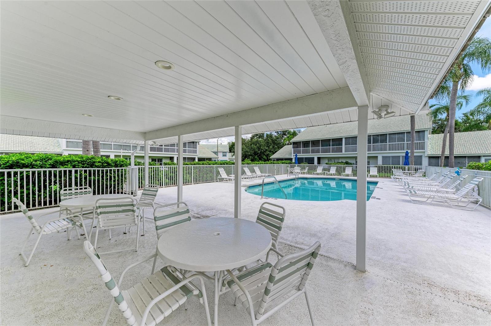 Image 43 of 51 For 6618 Pineview Terrace 6618