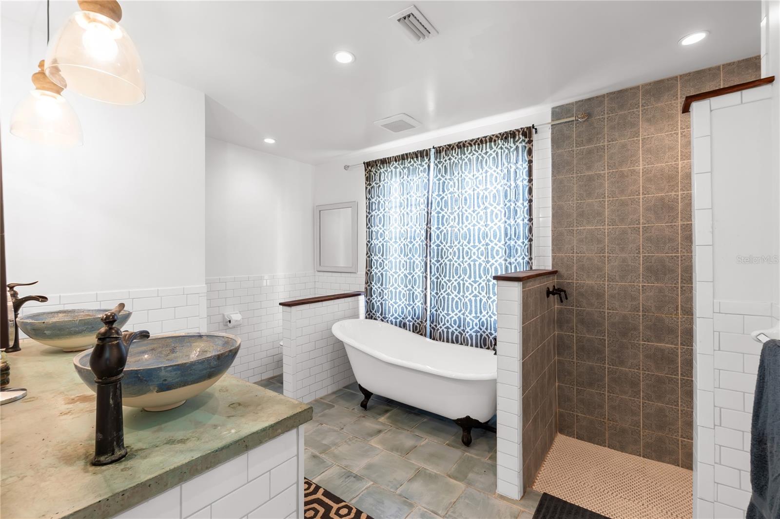 Image 13 of 30 For 2523 11th Avenue W