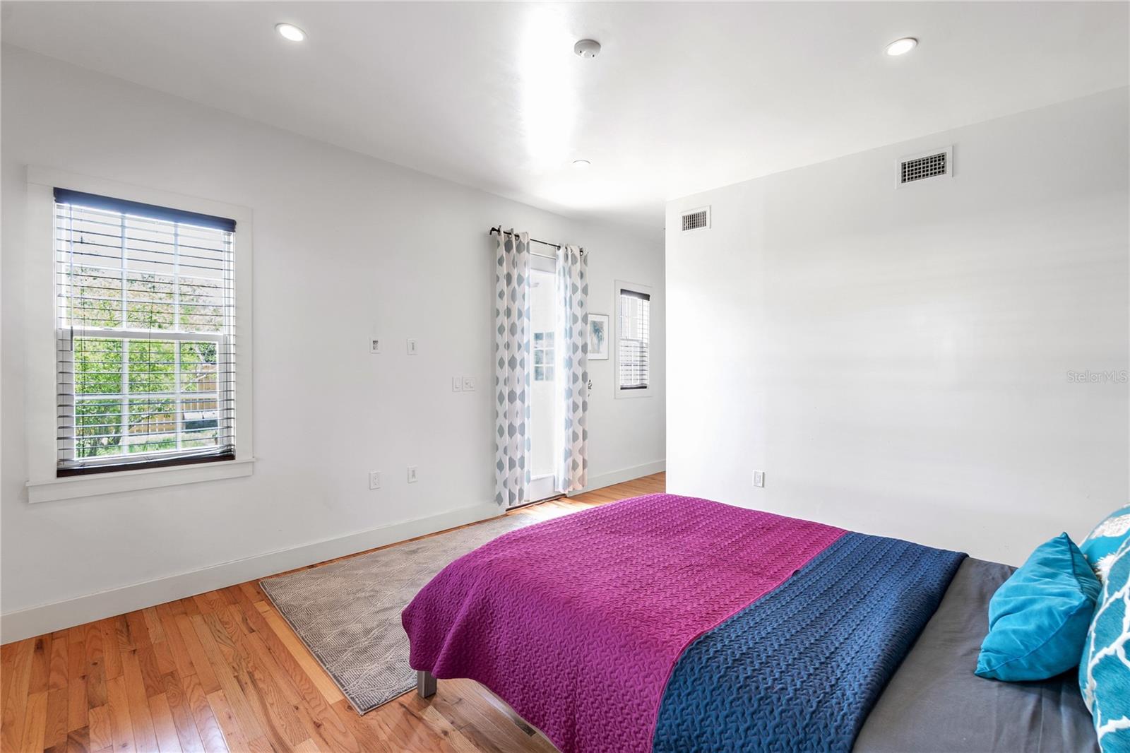 Image 16 of 30 For 2523 11th Avenue W