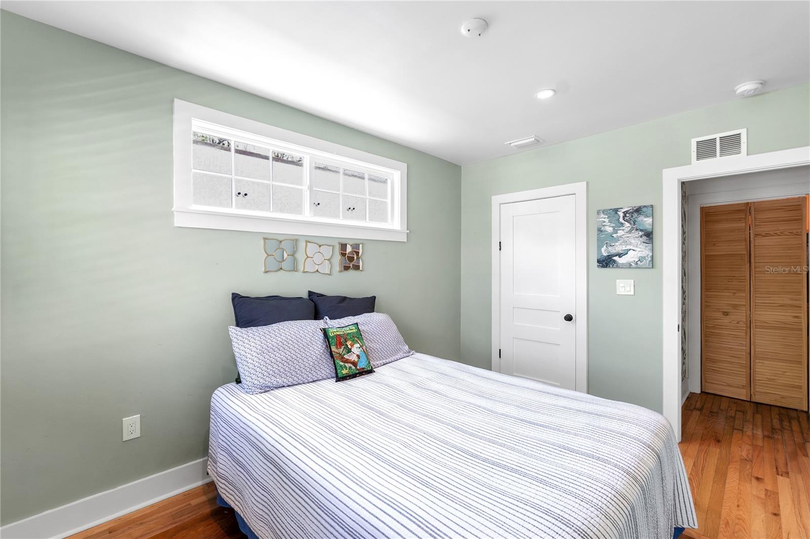 Image 18 of 30 For 2523 11th Avenue W