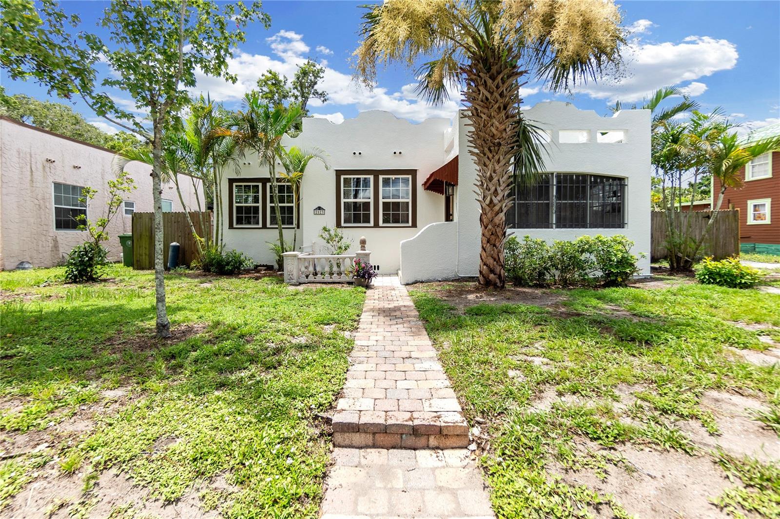 Image 2 of 30 For 2523 11th Avenue W