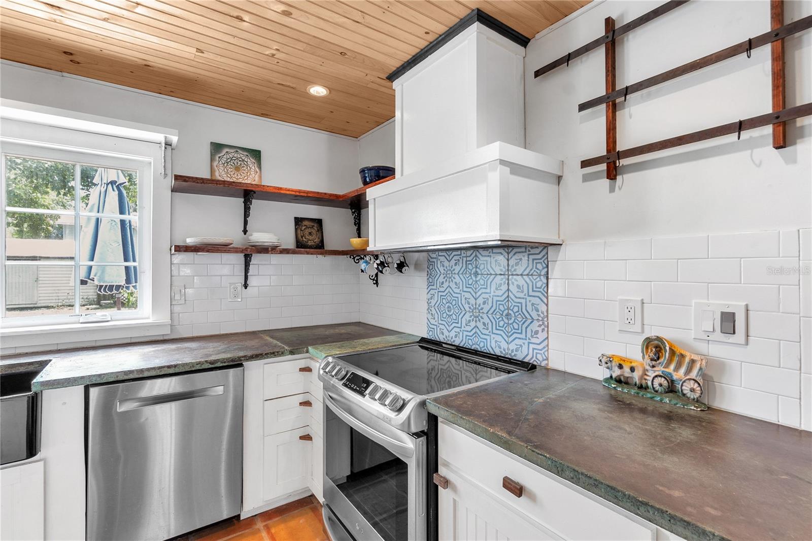 Image 8 of 30 For 2523 11th Avenue W