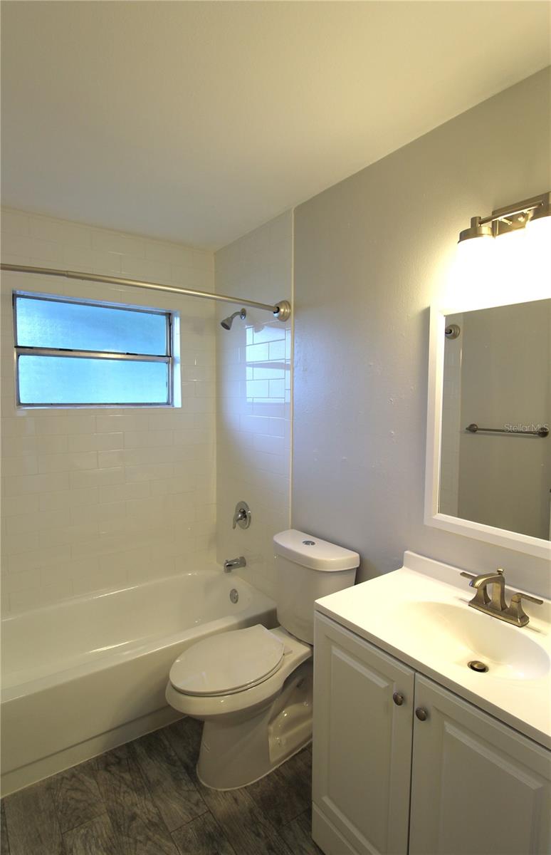 Image 6 of 8 For 6339 Gateway Avenue