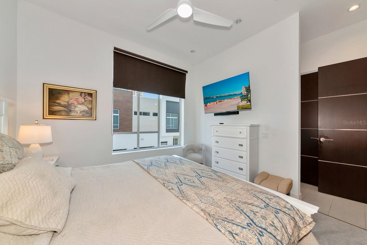 Image 11 of 27 For 233 Cosmopolitan Court