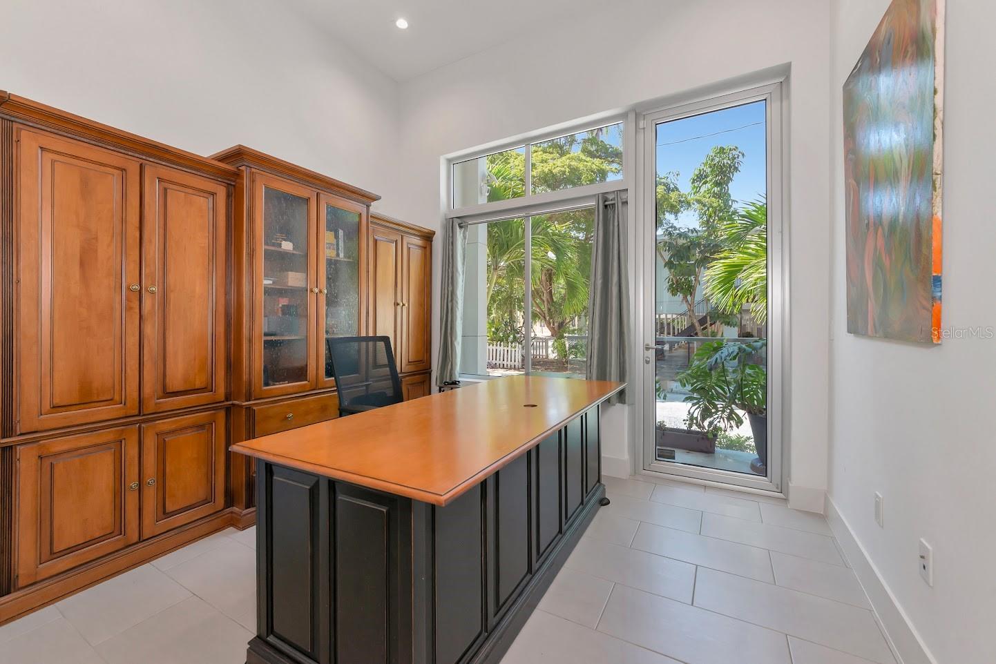 Image 17 of 27 For 233 Cosmopolitan Court