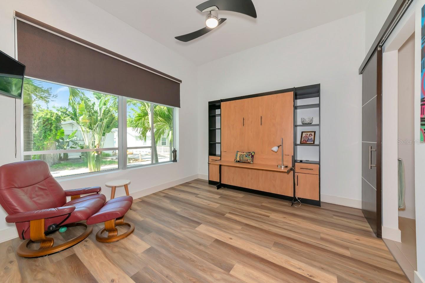 Image 18 of 27 For 233 Cosmopolitan Court