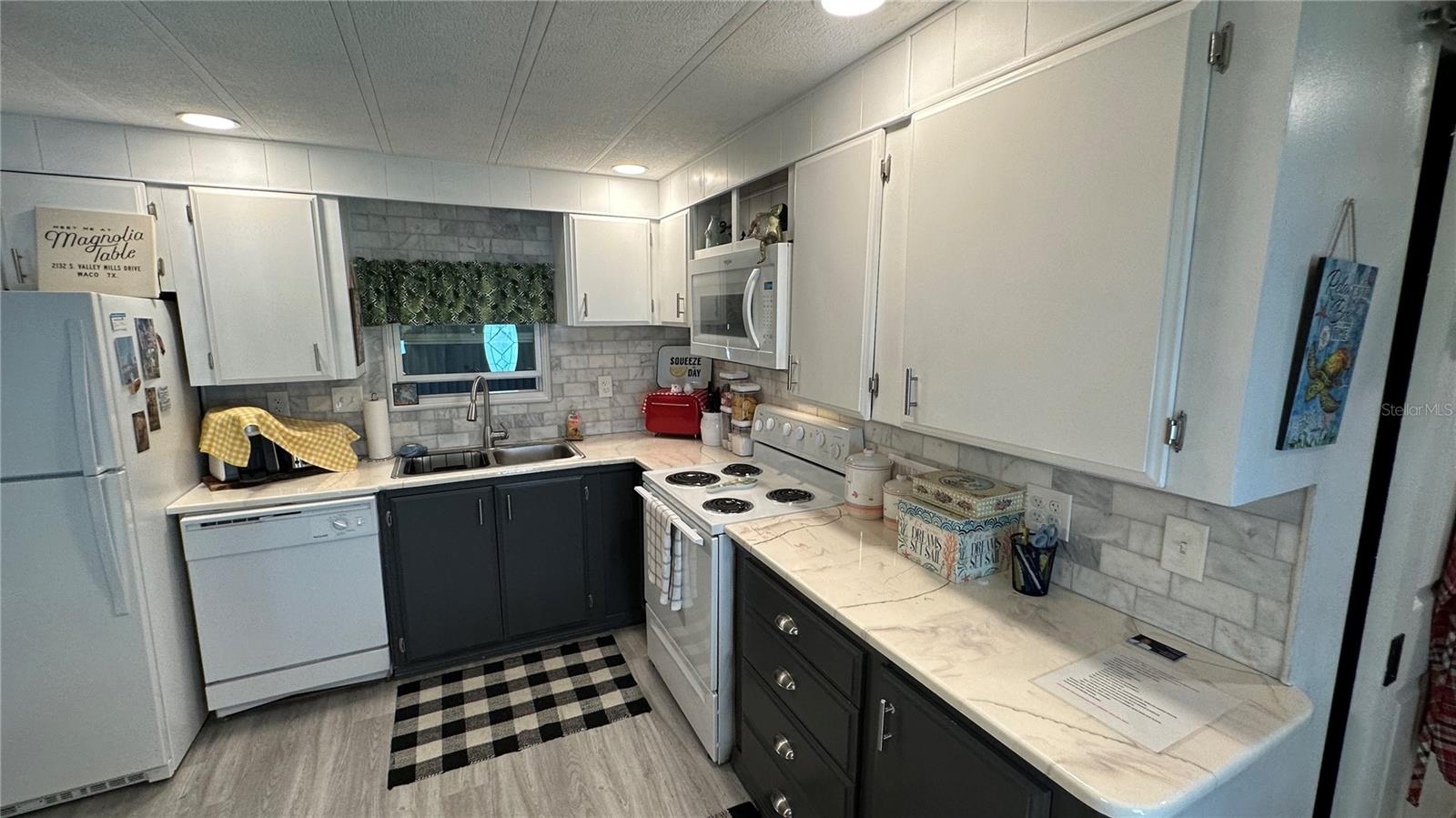 Image 12 of 42 For 214 Leisure Way