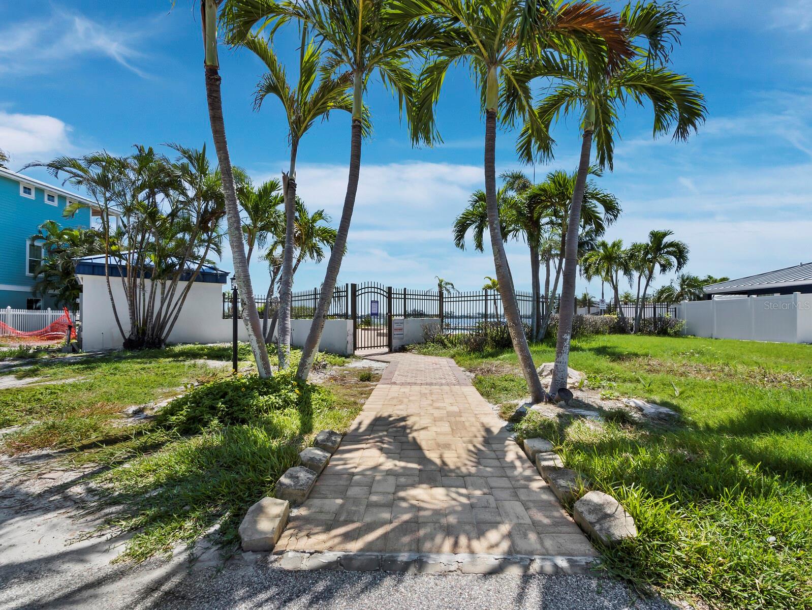 Image 27 of 36 For 1007 Gulf Drive N 203