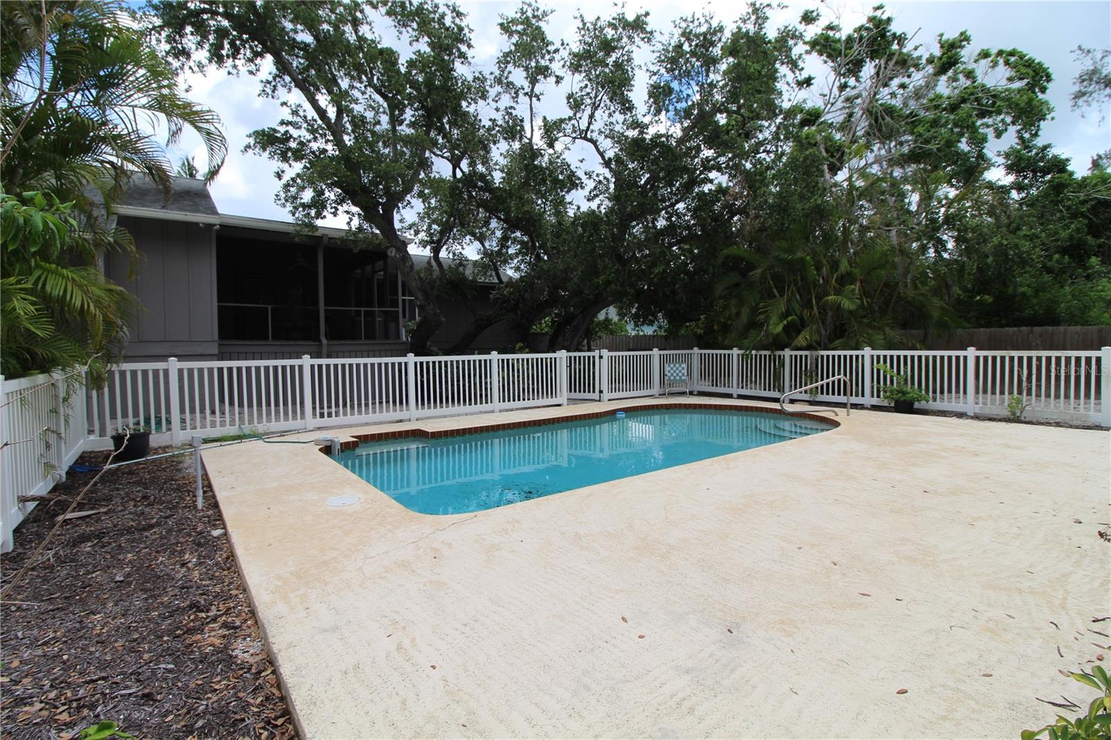 Image 16 of 18 For 753 Tropical Circle
