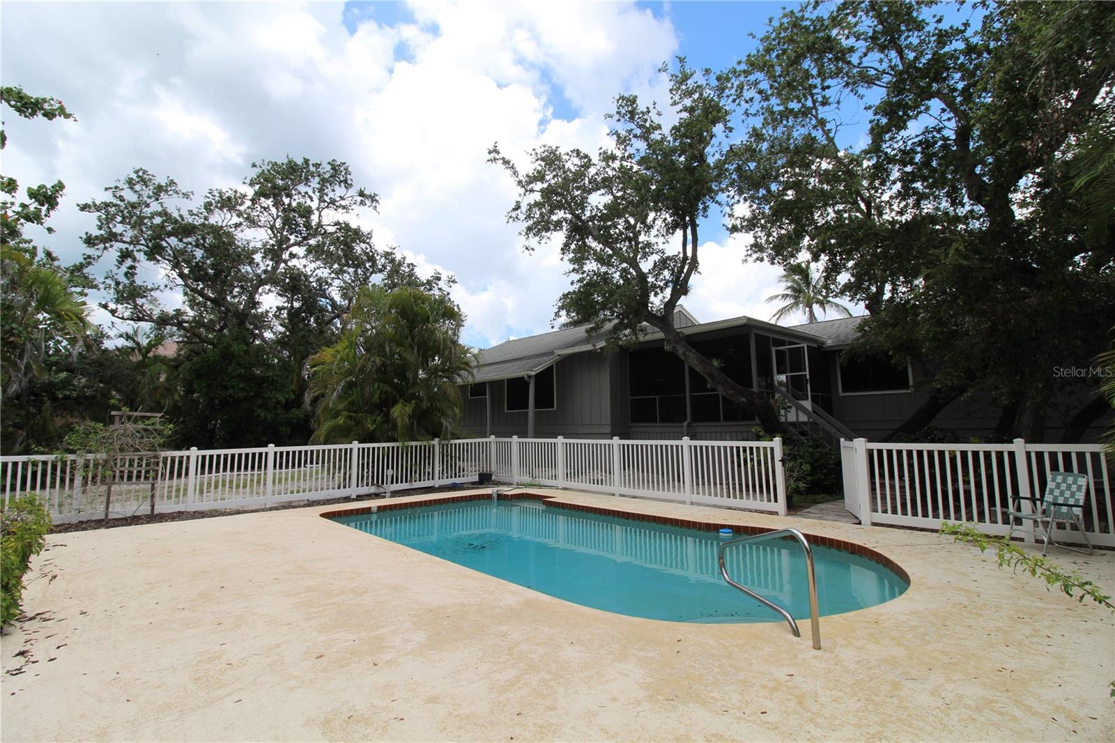 Image 17 of 18 For 753 Tropical Circle