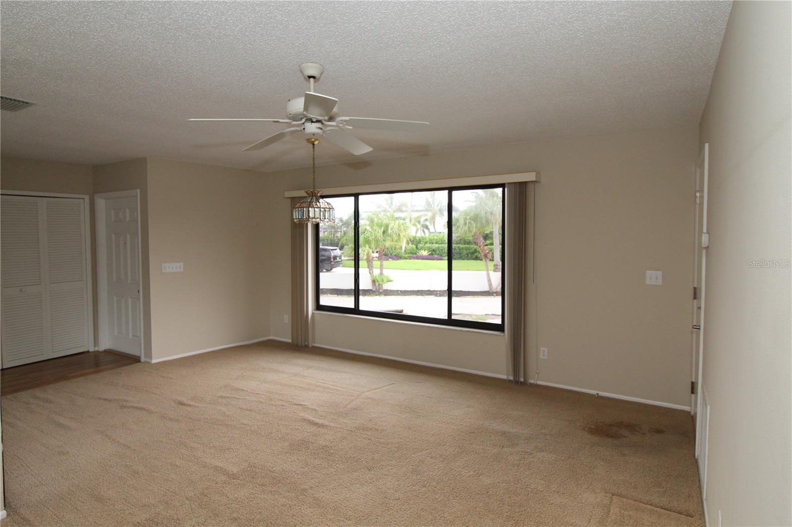 Image 3 of 18 For 753 Tropical Circle