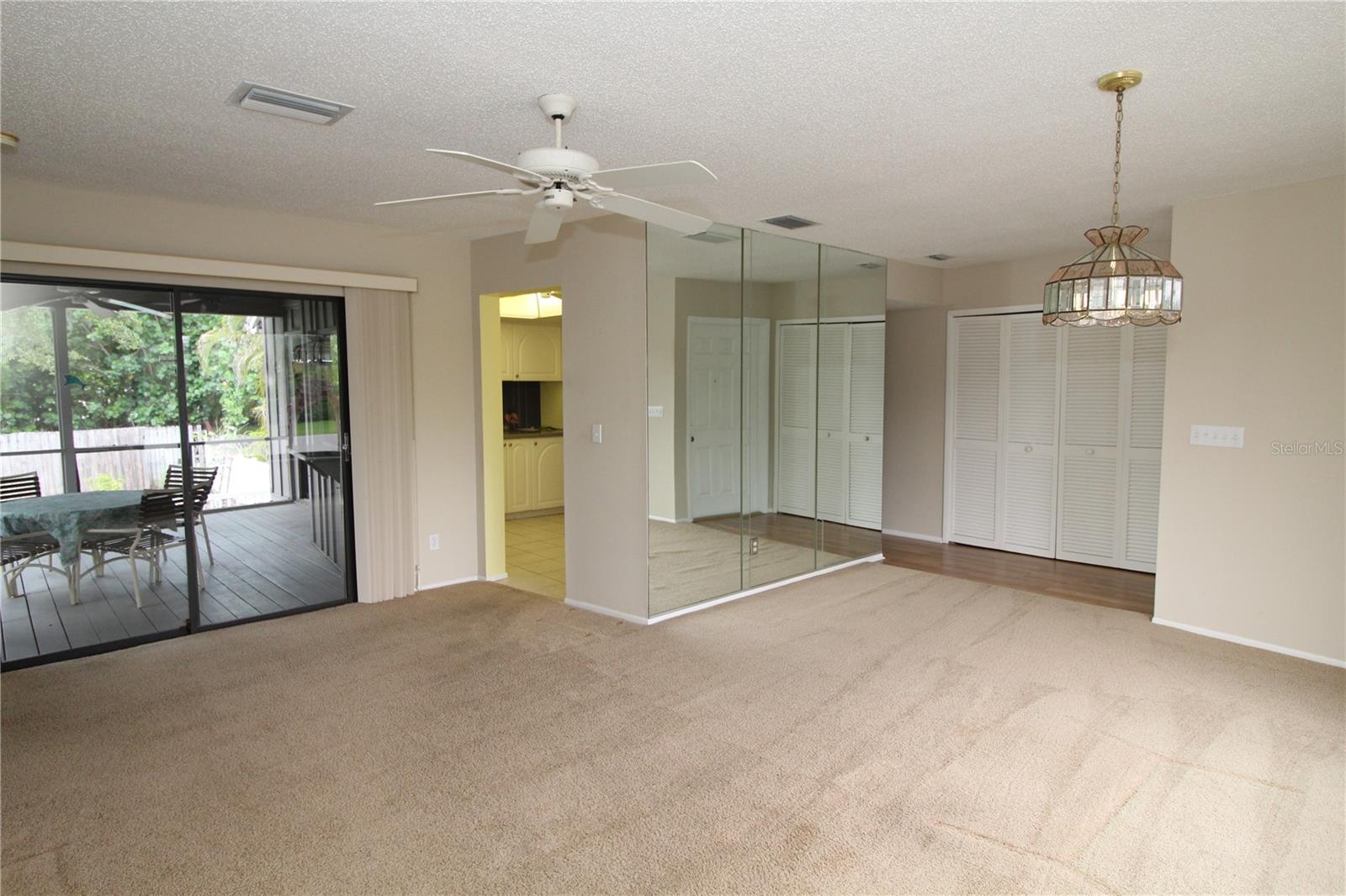 Image 4 of 18 For 753 Tropical Circle