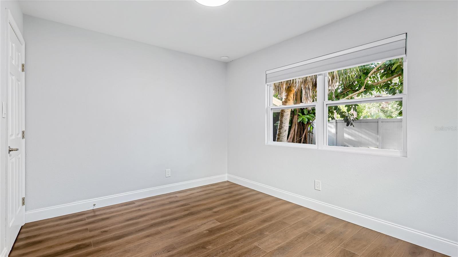 Image 17 of 30 For 1053 40th Street