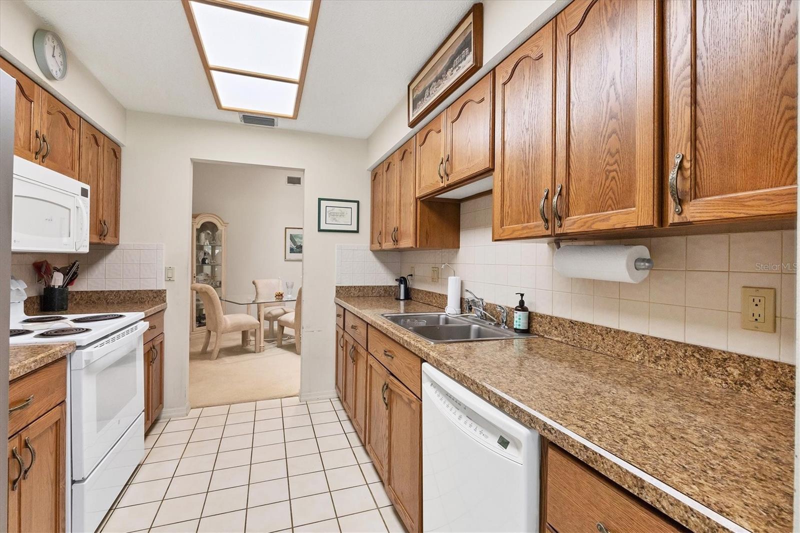 Image 11 of 48 For 4001 Wilshire Circle E 72