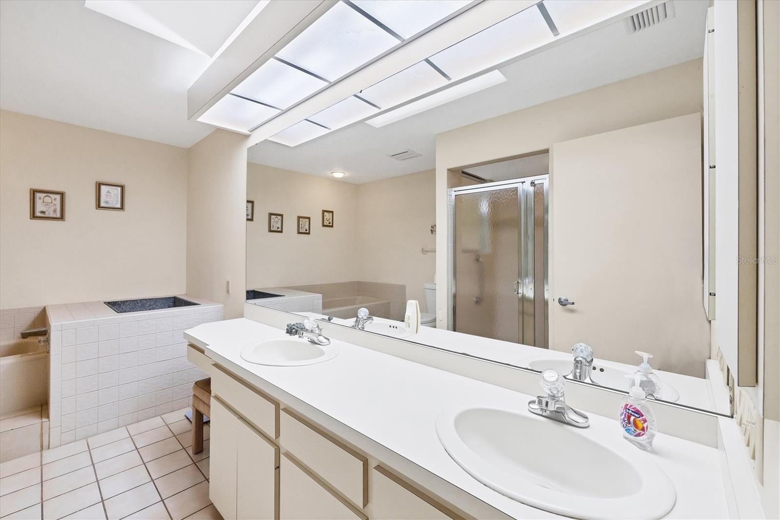 Image 15 of 48 For 4001 Wilshire Circle E 72