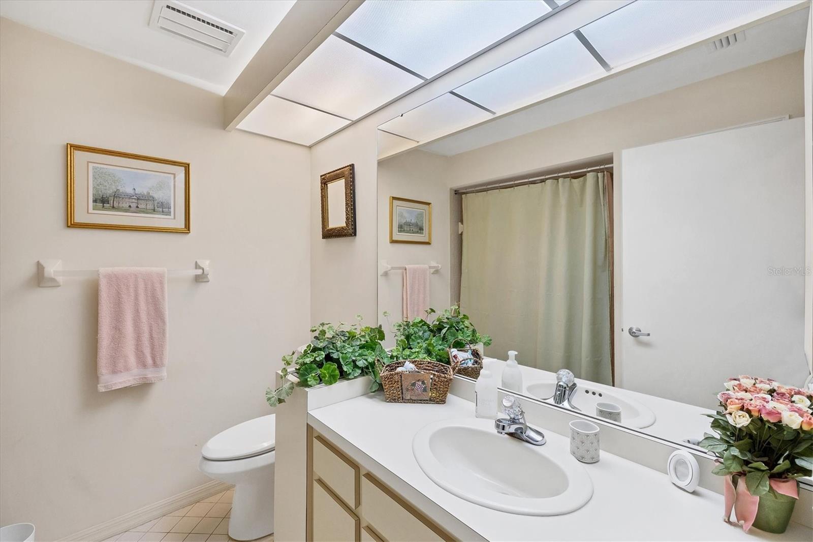 Image 18 of 48 For 4001 Wilshire Circle E 72