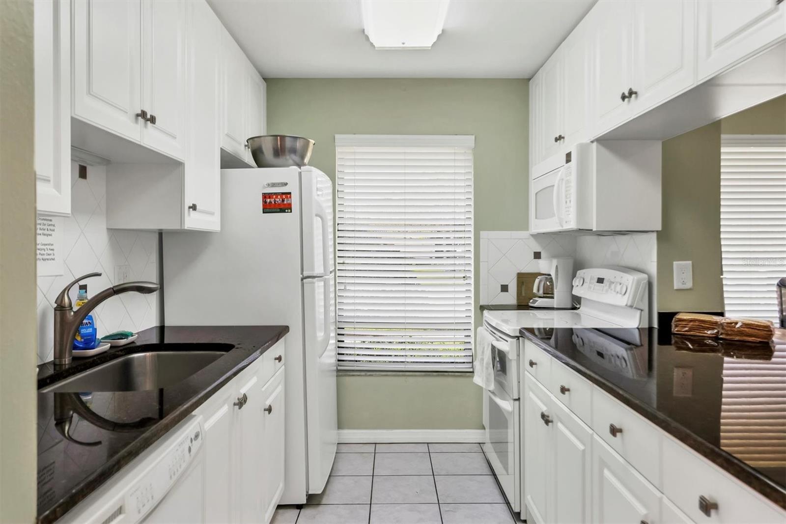 Image 34 of 48 For 4001 Wilshire Circle E 72