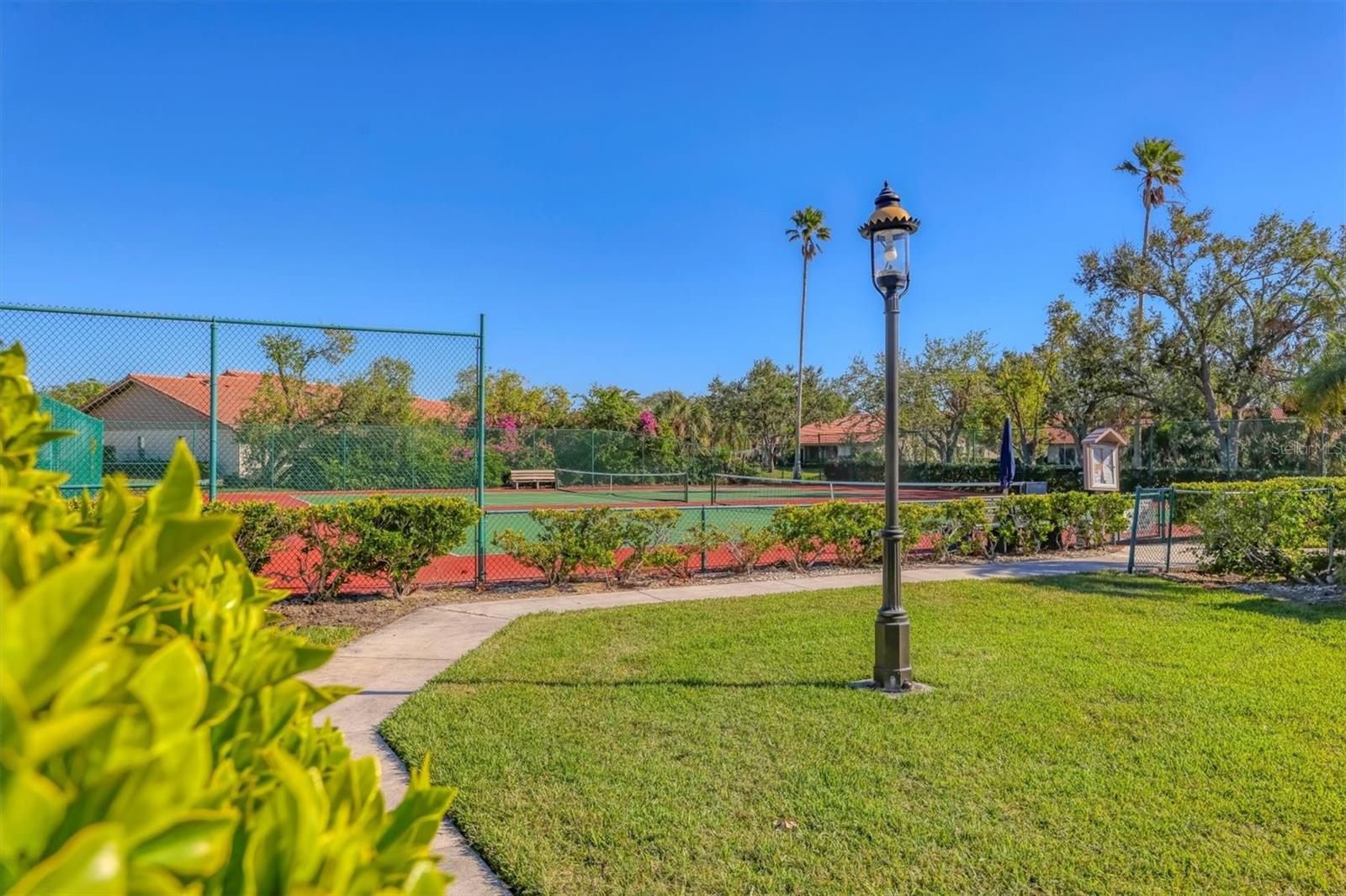 Image 39 of 48 For 4001 Wilshire Circle E 72