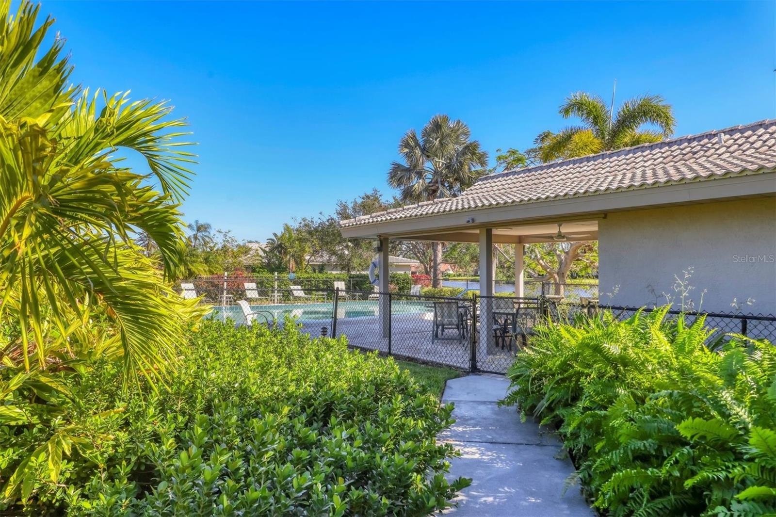 Image 41 of 48 For 4001 Wilshire Circle E 72
