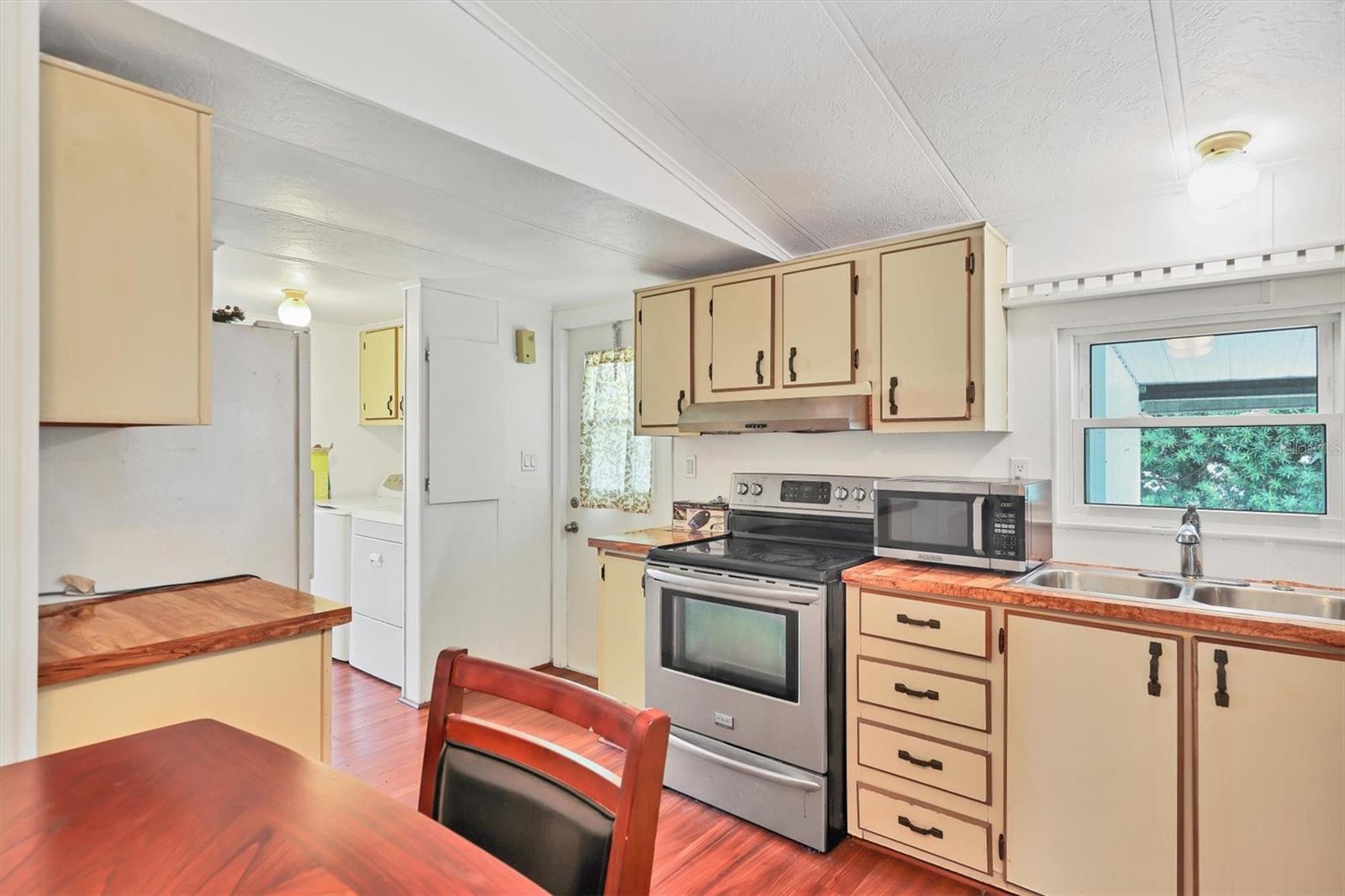 Image 11 of 27 For 5316 53rd Avenue E F7