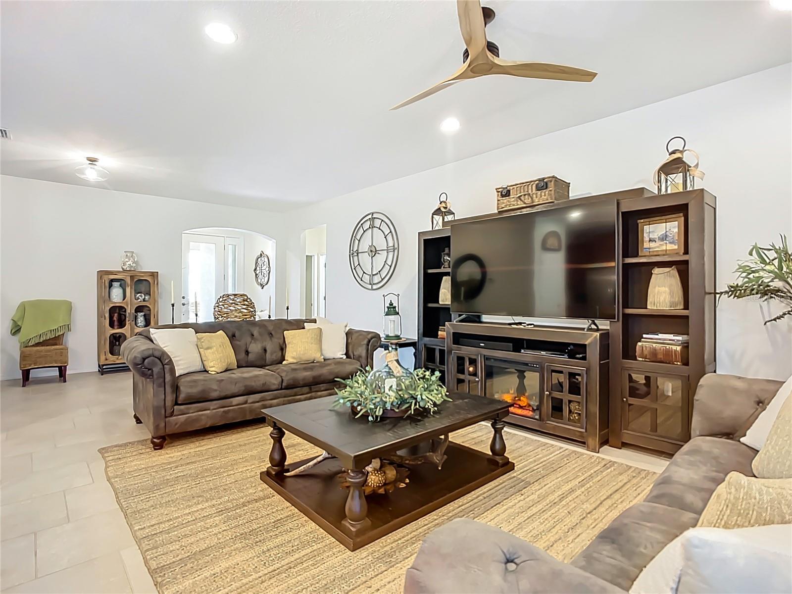 Image 7 of 93 For 2807 Oriole Drive