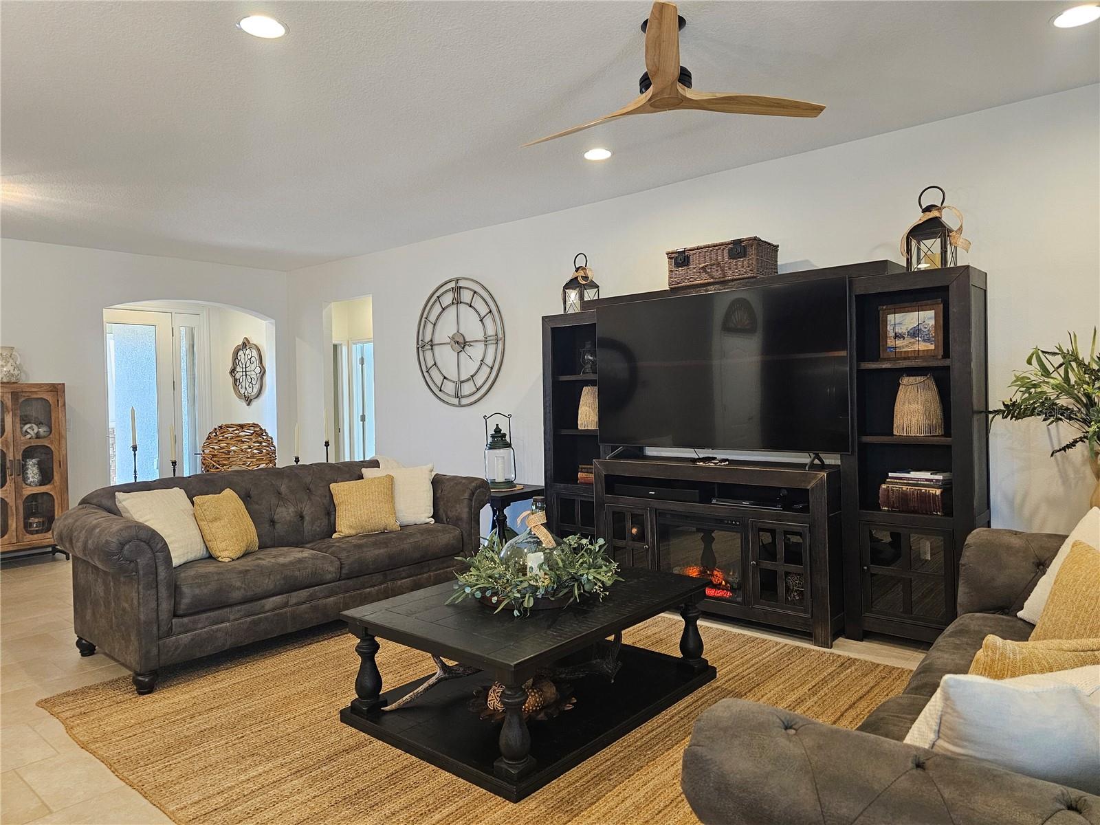 Image 9 of 93 For 2807 Oriole Drive
