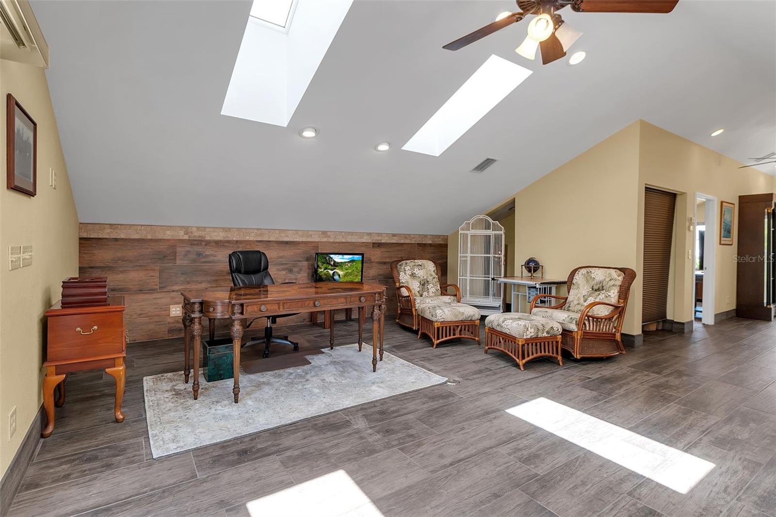 Image 43 of 64 For 7908 19th Avenue Drive W