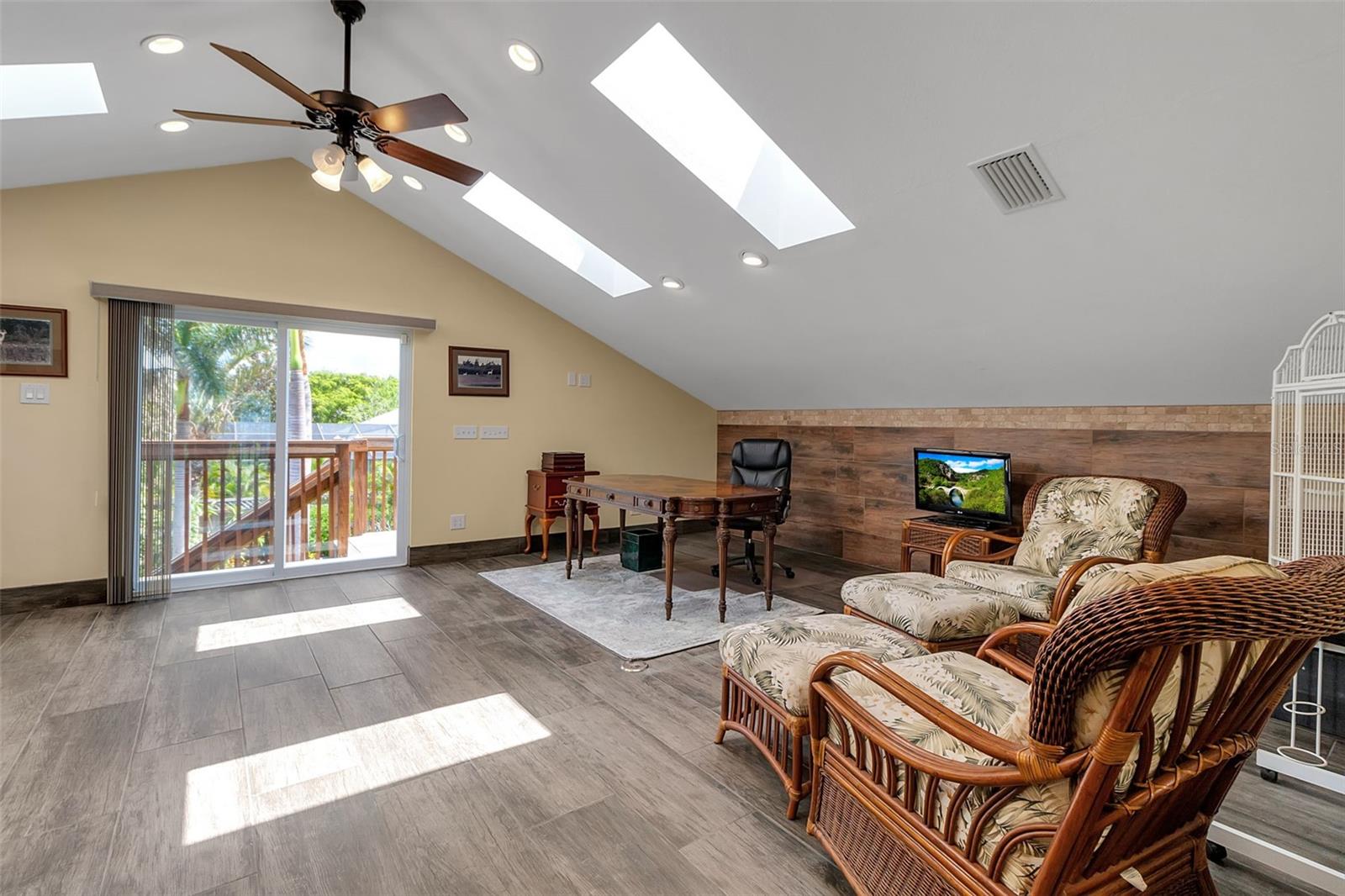 Image 44 of 64 For 7908 19th Avenue Drive W