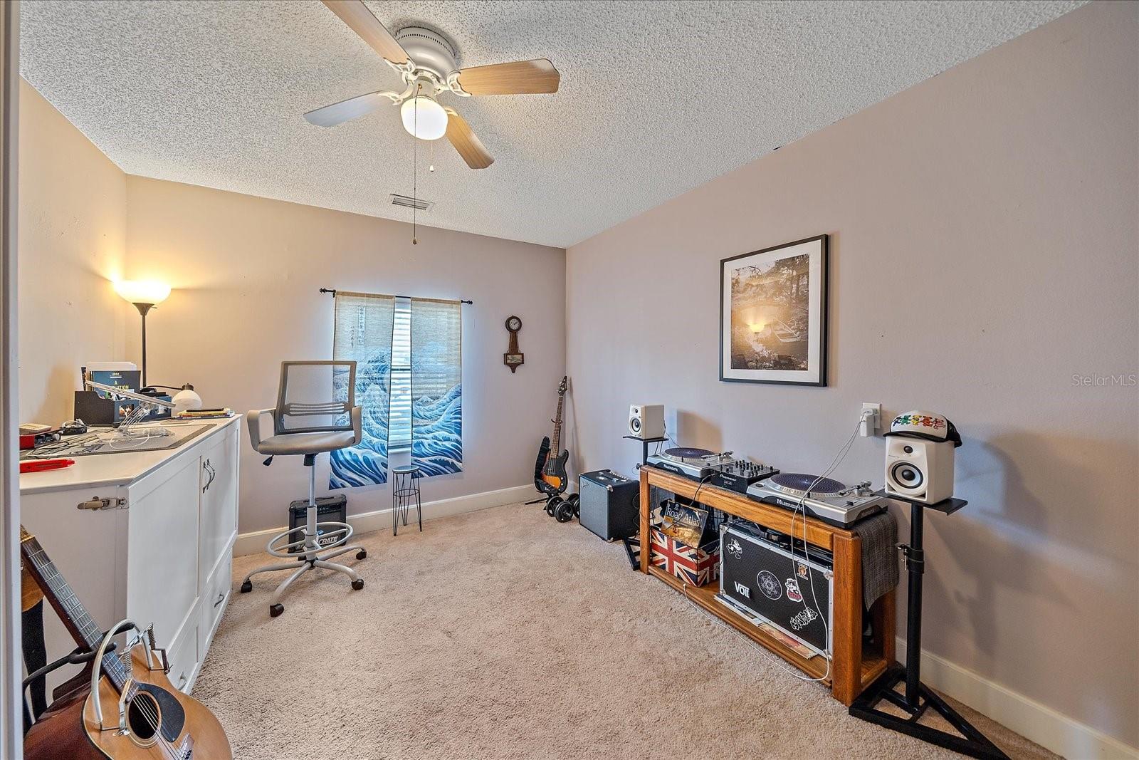 Image 21 of 37 For 3950 Vana Drive