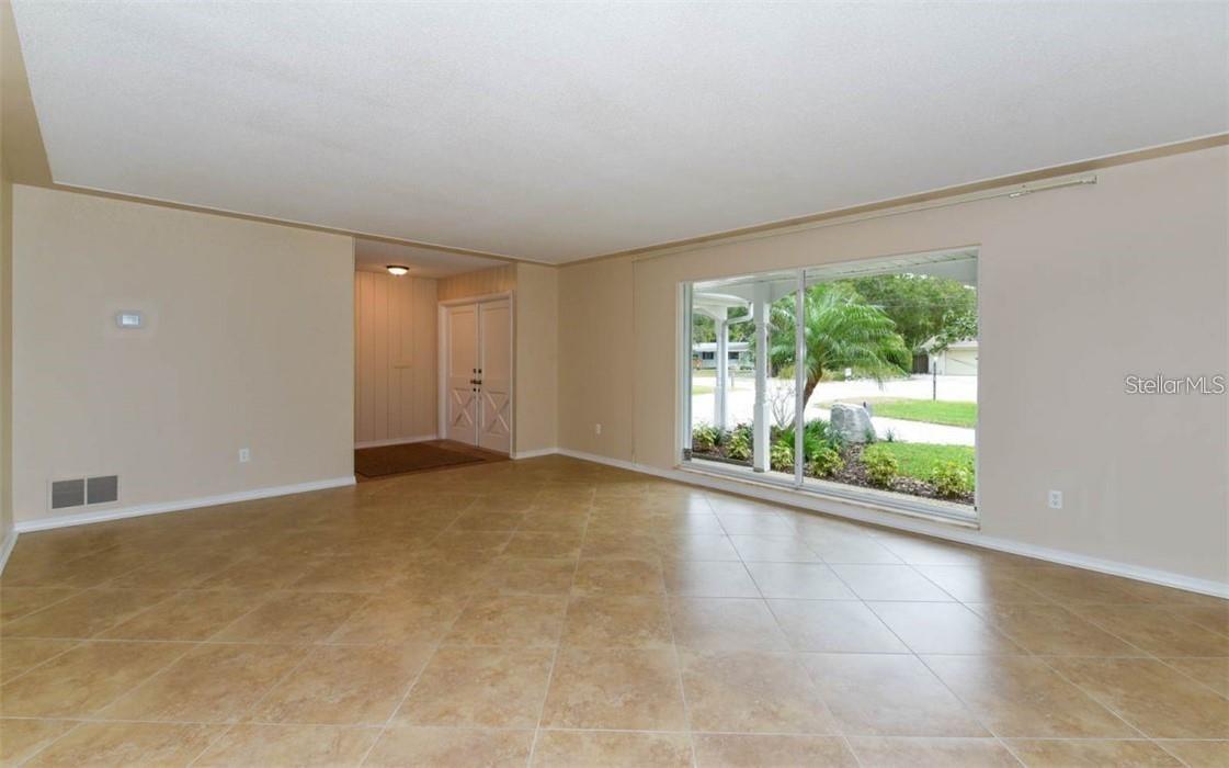 Image 4 of 18 For 5518 Shadow Lawn Drive