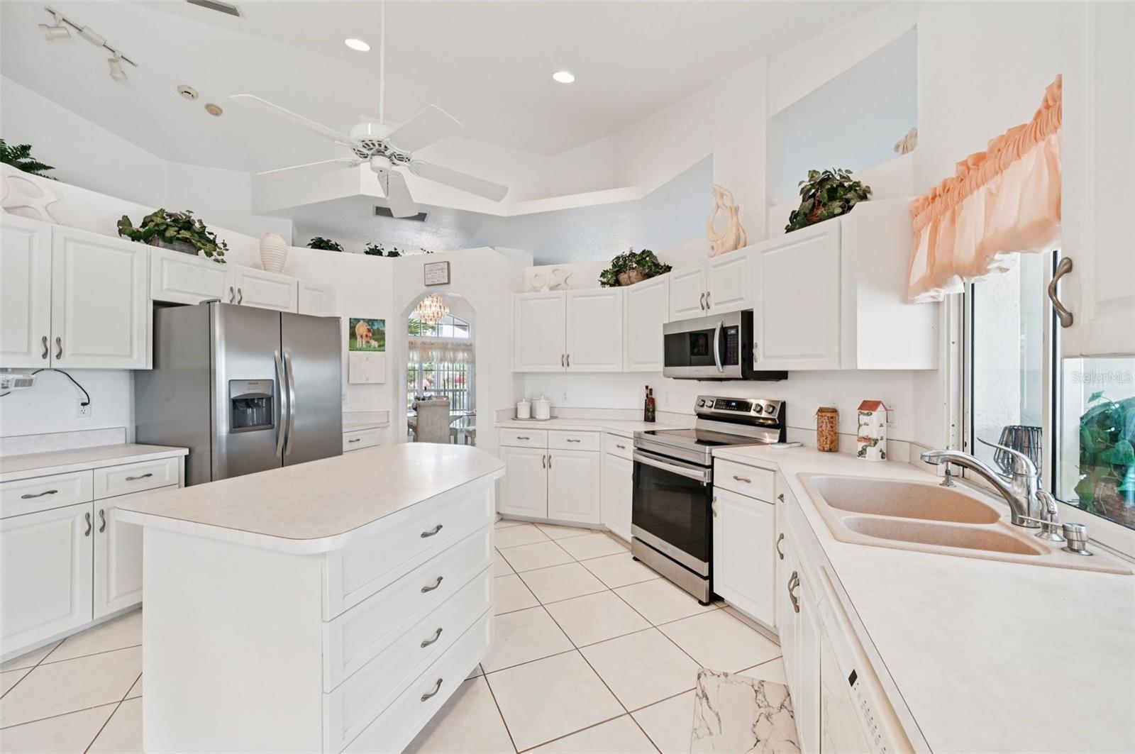 Image 5 of 28 For 4173 Beach View Court