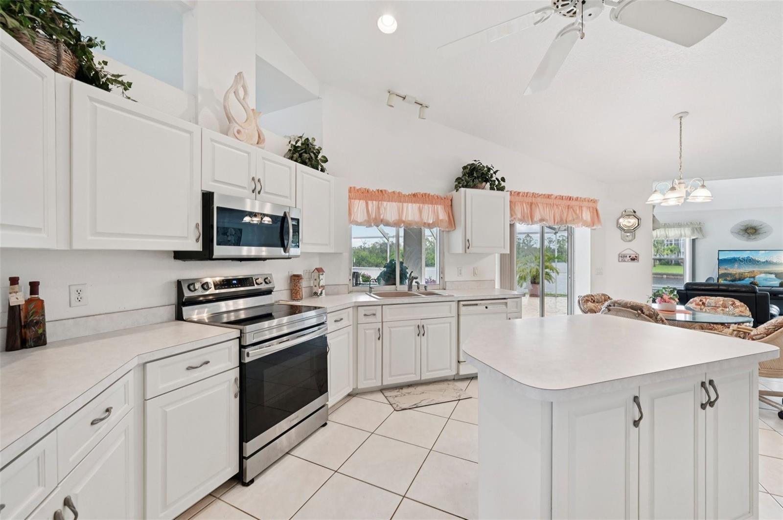 Image 6 of 28 For 4173 Beach View Court