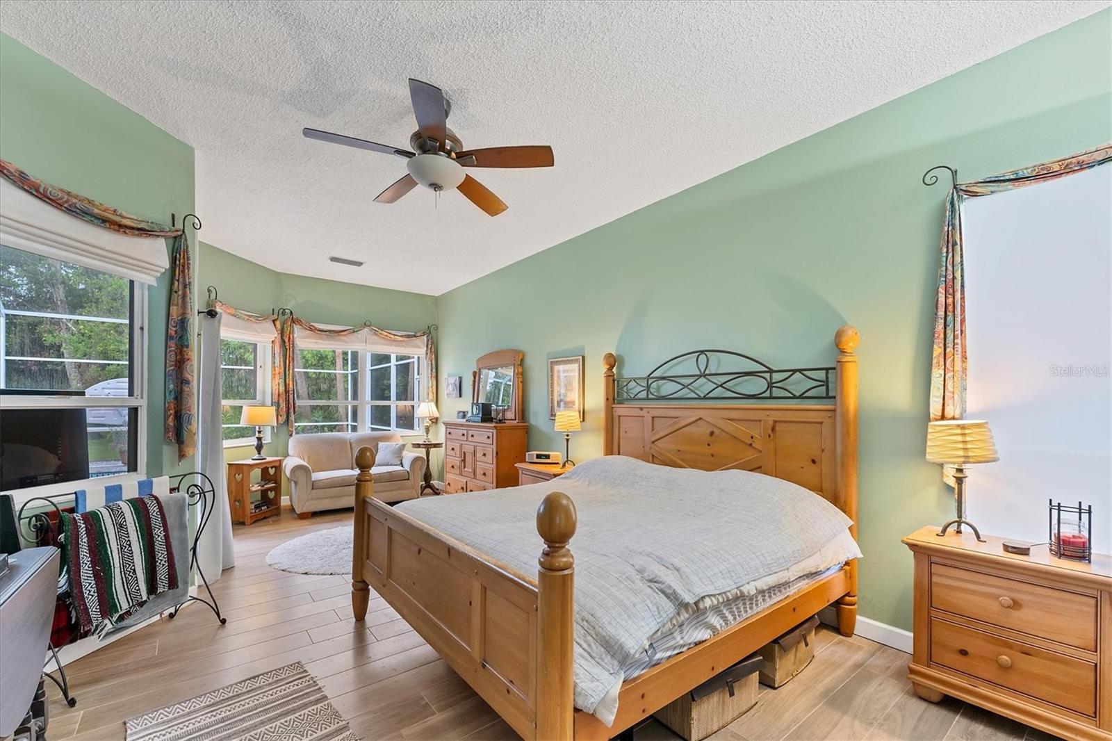 Image 15 of 39 For 4888 Winterhaven Drive