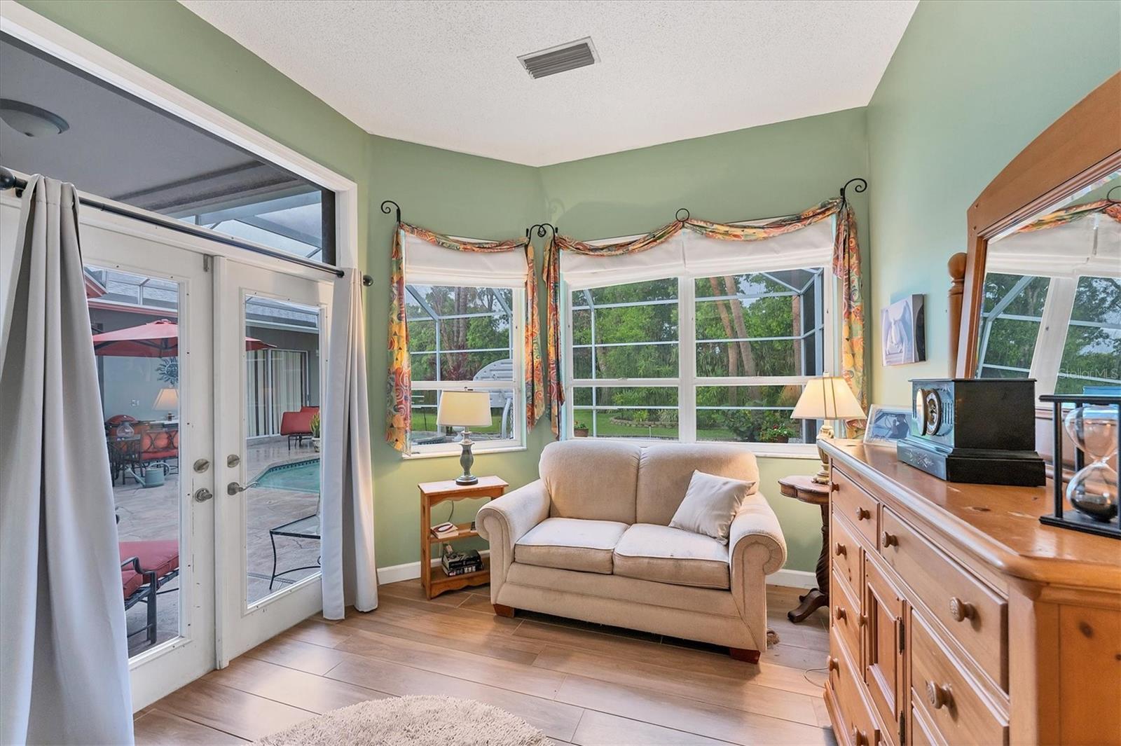 Image 16 of 39 For 4888 Winterhaven Drive