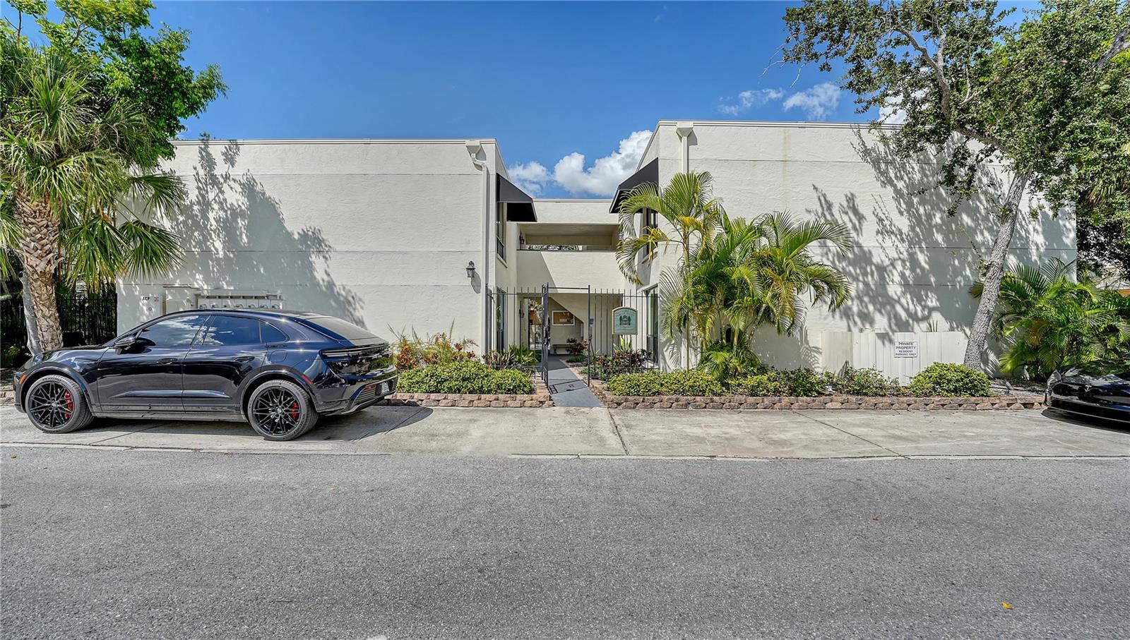 Details for 1542 Oak Street 102, SARASOTA, FL 34236