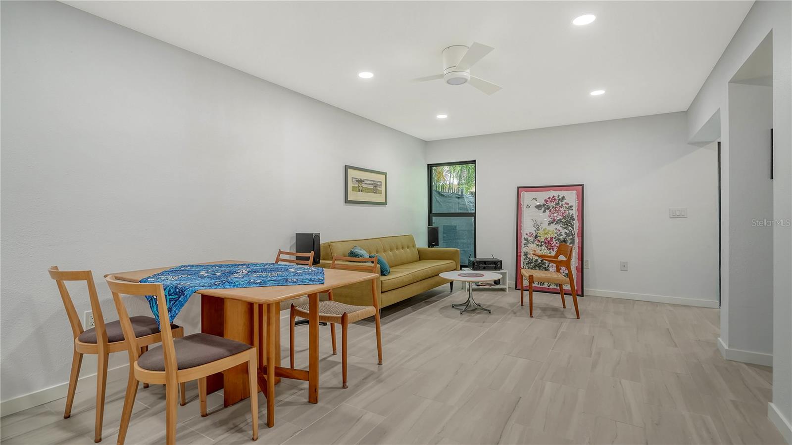 Image 10 of 72 For 1542 Oak Street 102