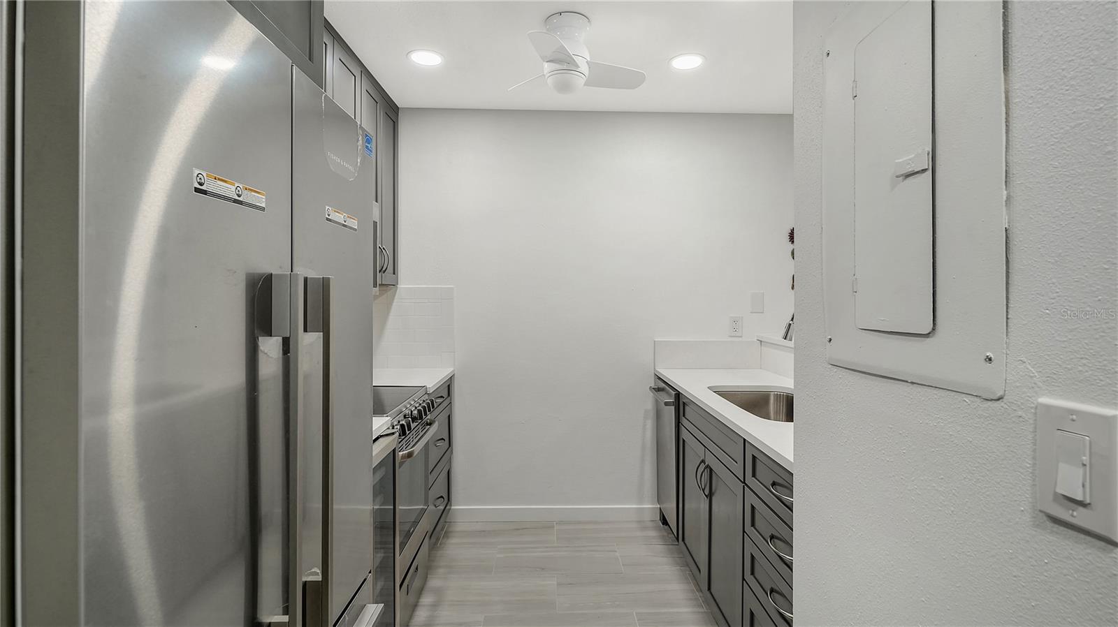 Image 14 of 72 For 1542 Oak Street 102