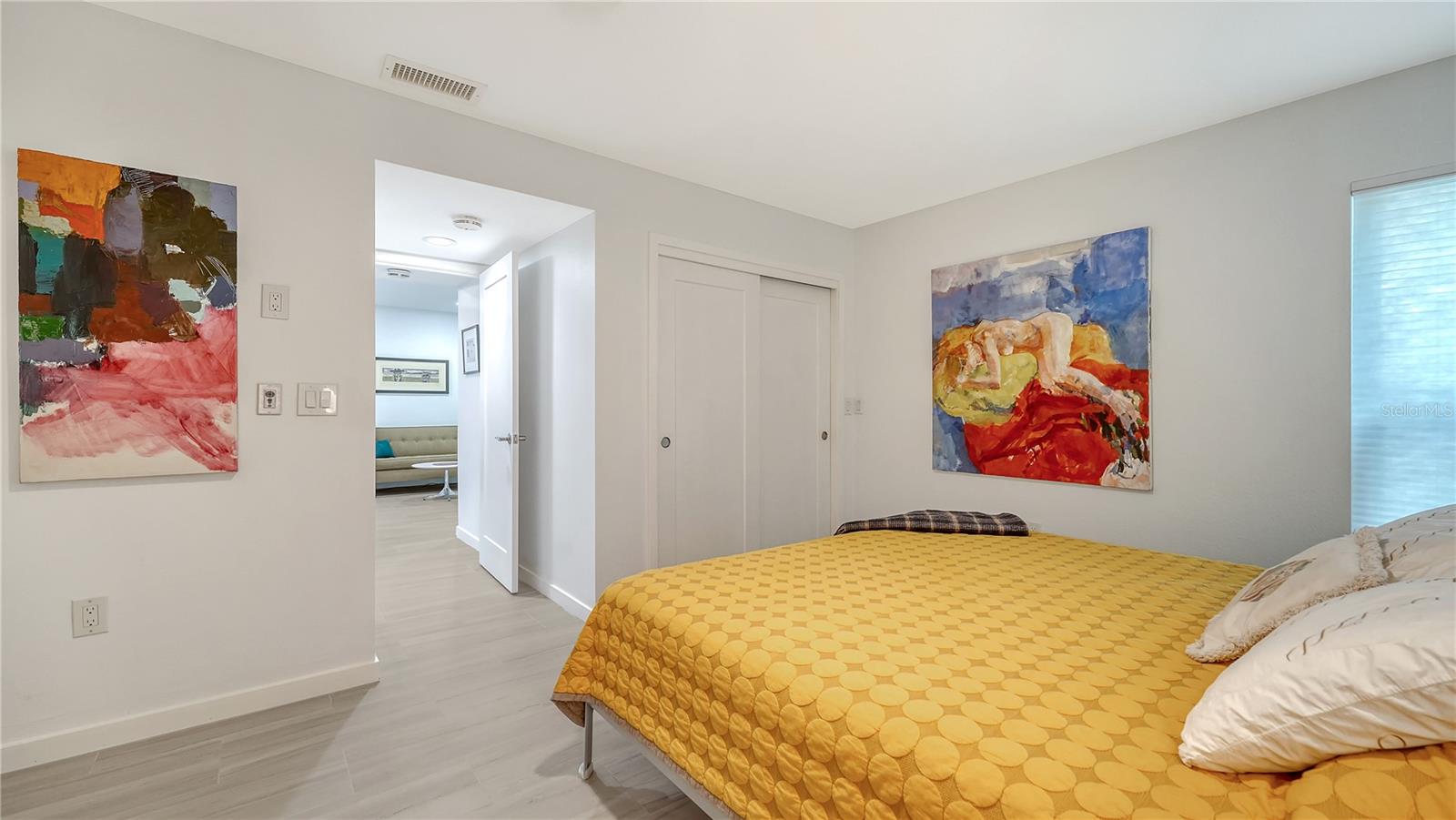 Image 19 of 72 For 1542 Oak Street 102