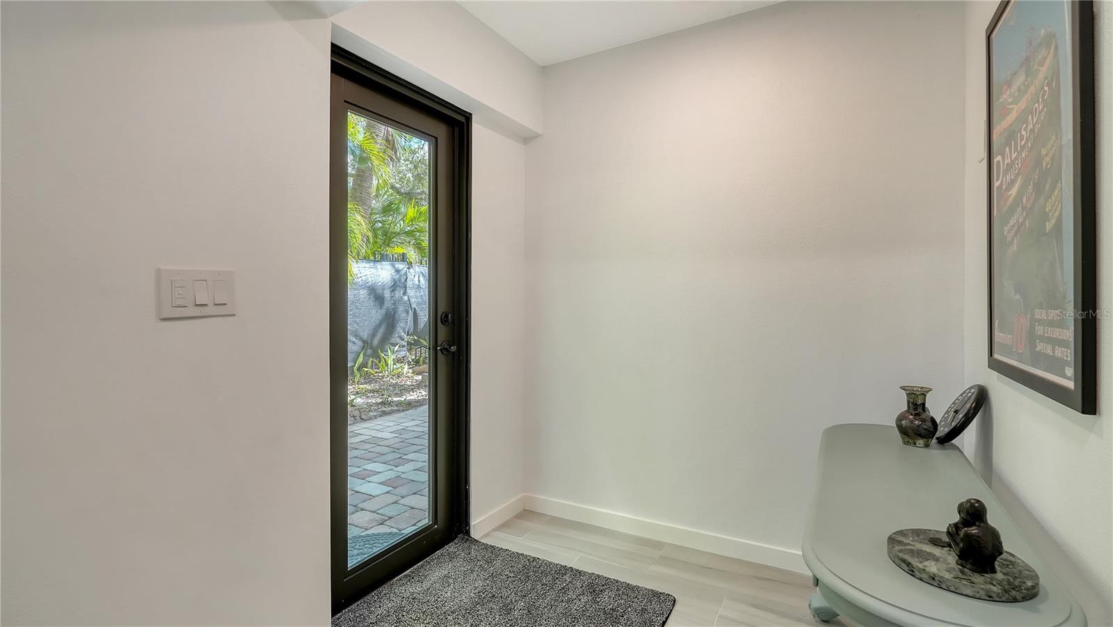 Image 25 of 72 For 1542 Oak Street 102